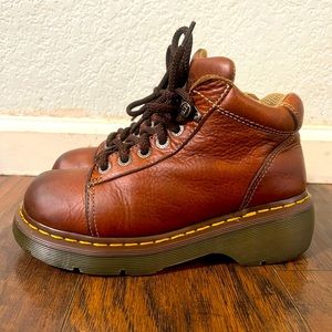 Dr. Martens Woman’s #8542 Air Wail ankle boot